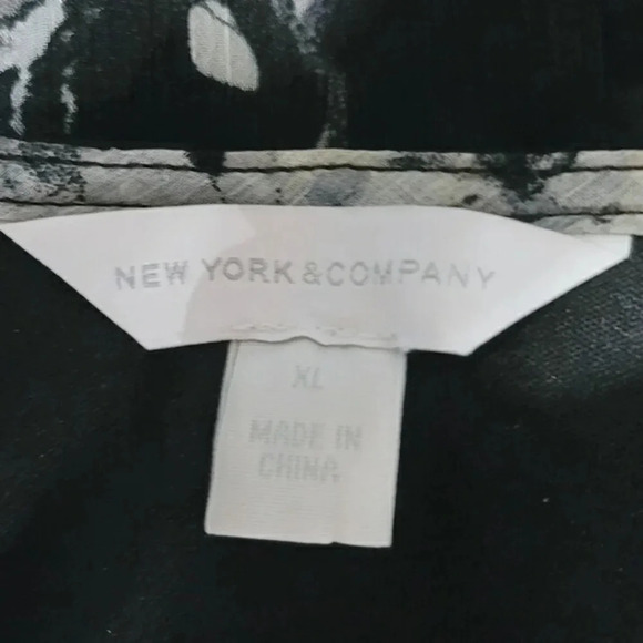 New York And Company Short Sleeved Top Size XL - Picture 5 of 8